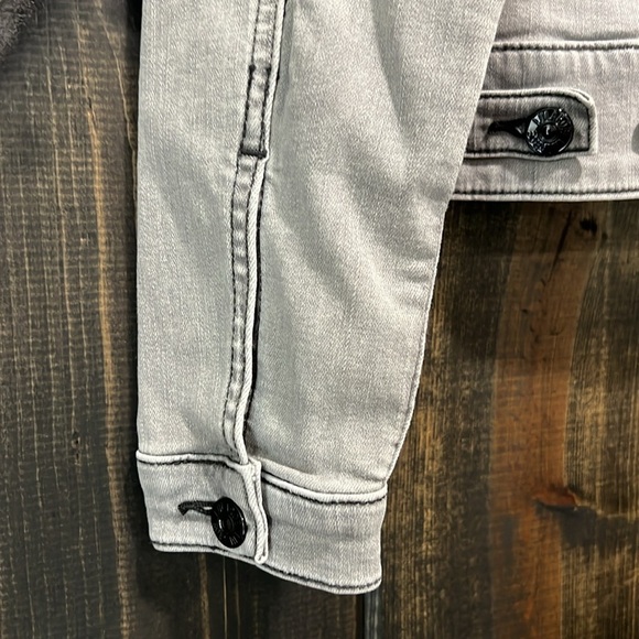 Lularoe Denim Jacket S Grey Embellished Sequin Tiger Stretch Cropped Edgy Boho - Picture 8 of 10